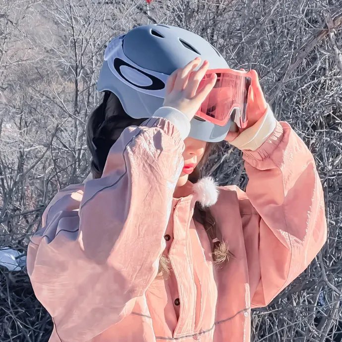 她的玫瑰藏着刀